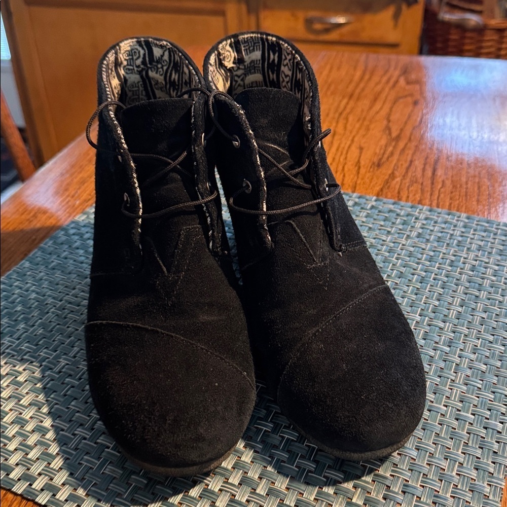 Toms Dessert Wedge Suede Black Booties Size 10